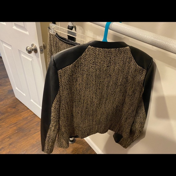 Calvin Klein - Picture 5 of 7